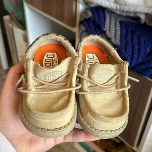 Toddler size 6 hey dudes